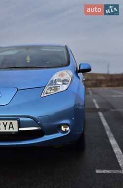 Хэтчбек Nissan Leaf 2010 в 