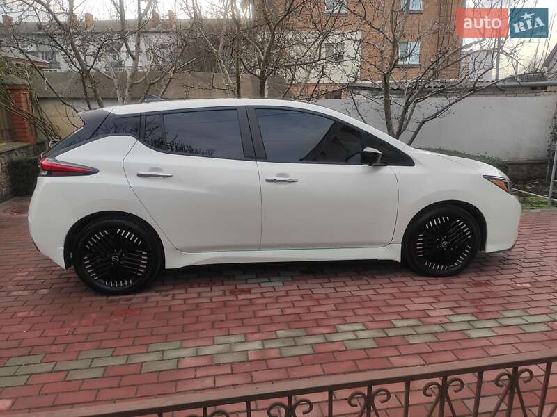 Хэтчбек Nissan Leaf 2023 в Белой Церкви
