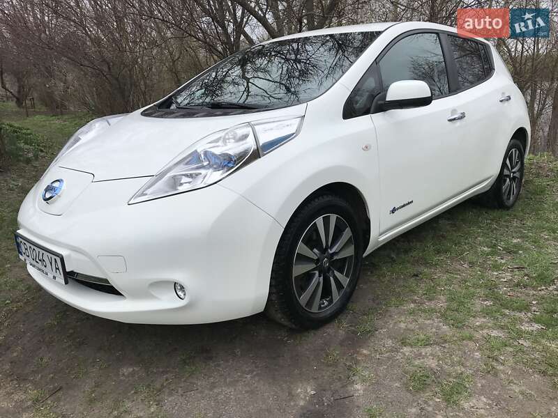 Хэтчбек Nissan Leaf 2015 в Чернигове