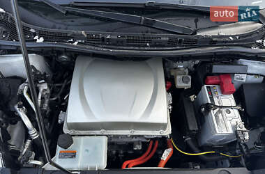 Хэтчбек Nissan Leaf 2016 в 