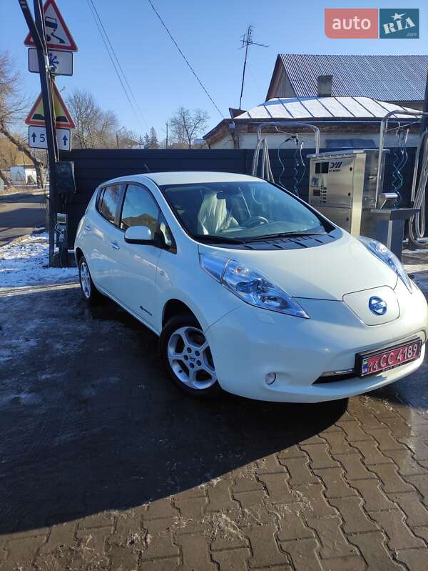 Хэтчбек Nissan Leaf 2012 в Заставной