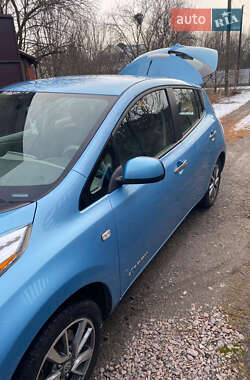 Хэтчбек Nissan Leaf 2015 в 