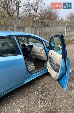 Хэтчбек Nissan Leaf 2015 в 