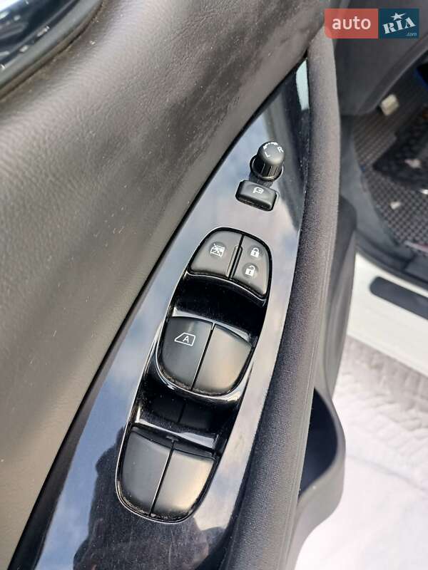 Хетчбек Nissan Leaf 2014 в Луцьку