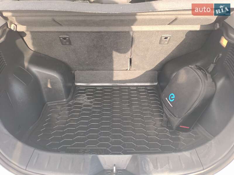 Хетчбек Nissan Leaf 2014 в Луцьку