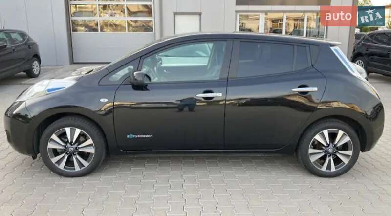 Хэтчбек Nissan Leaf 2015 в Киеве