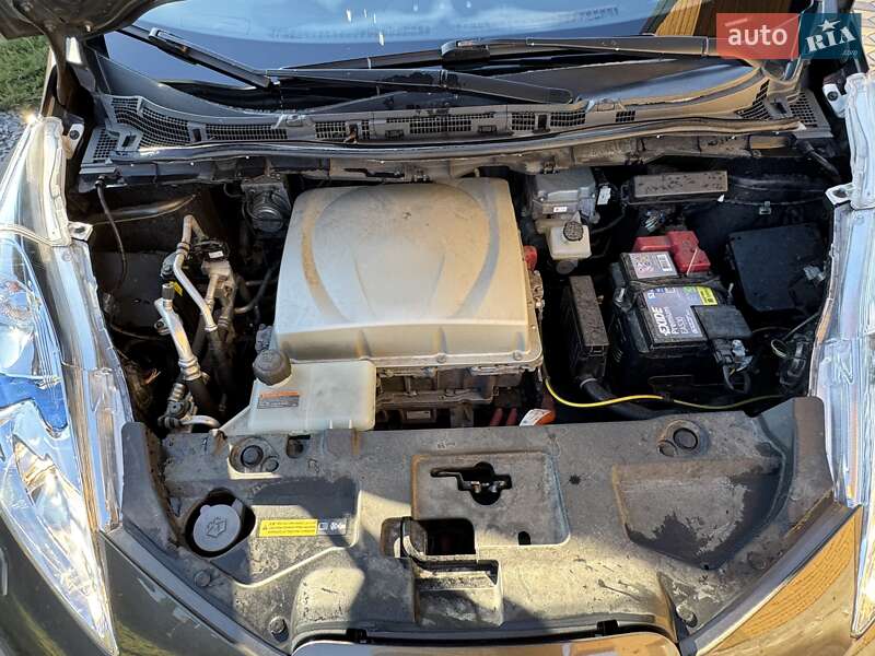 Хэтчбек Nissan Leaf 2016 в Ровно