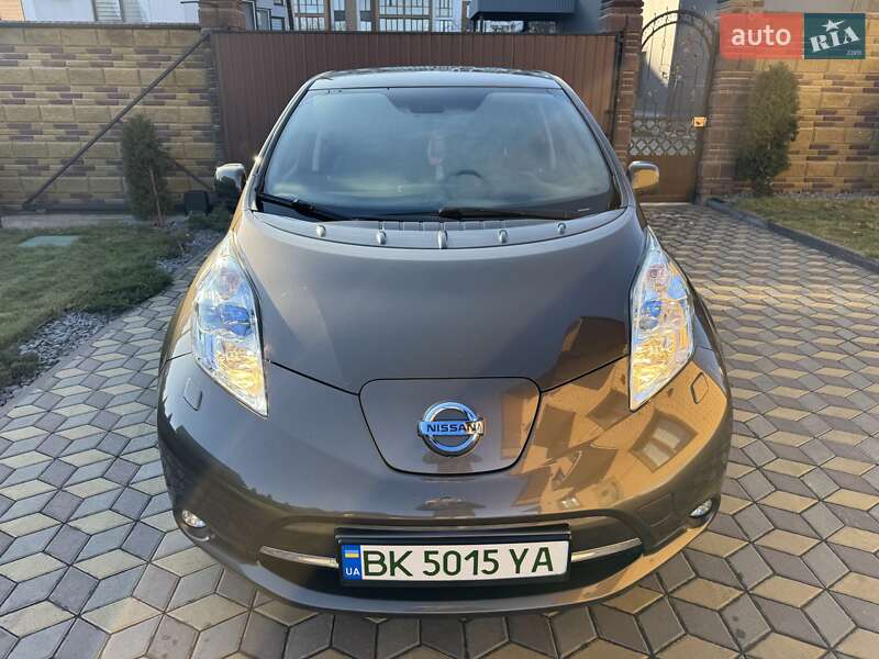 Хэтчбек Nissan Leaf 2016 в Ровно