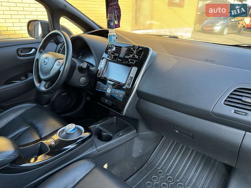 Хэтчбек Nissan Leaf 2016 в Ровно