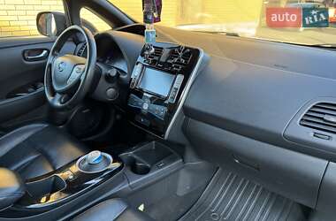 Хэтчбек Nissan Leaf 2016 в 