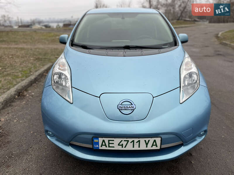 Хетчбек Nissan Leaf 2014 в Дніпрі
