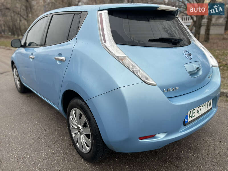 Хетчбек Nissan Leaf 2014 в Дніпрі
