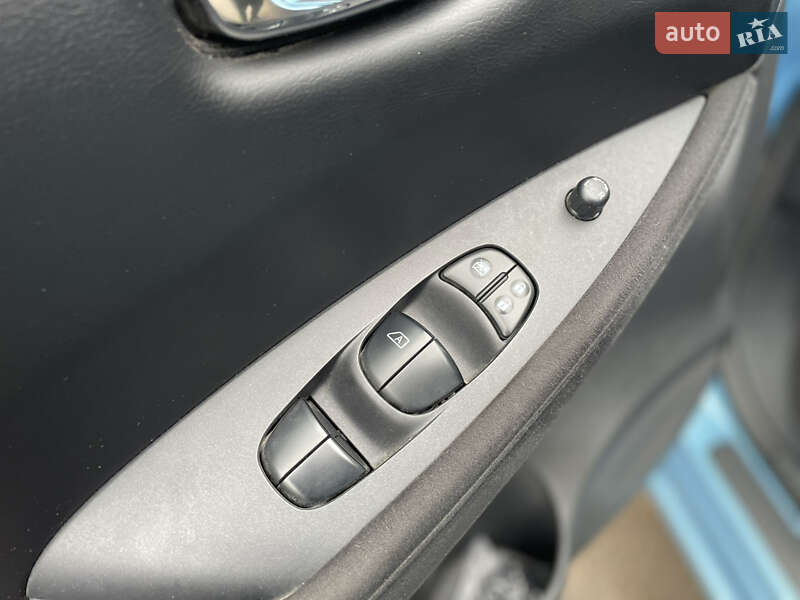 Хетчбек Nissan Leaf 2014 в Дніпрі