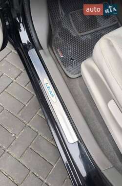 Хэтчбек Nissan Leaf 2015 в 