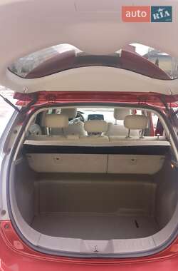 Хэтчбек Nissan Leaf 2011 в 