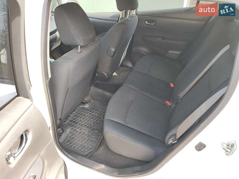 Хэтчбек Nissan Leaf 2014 в Днепре