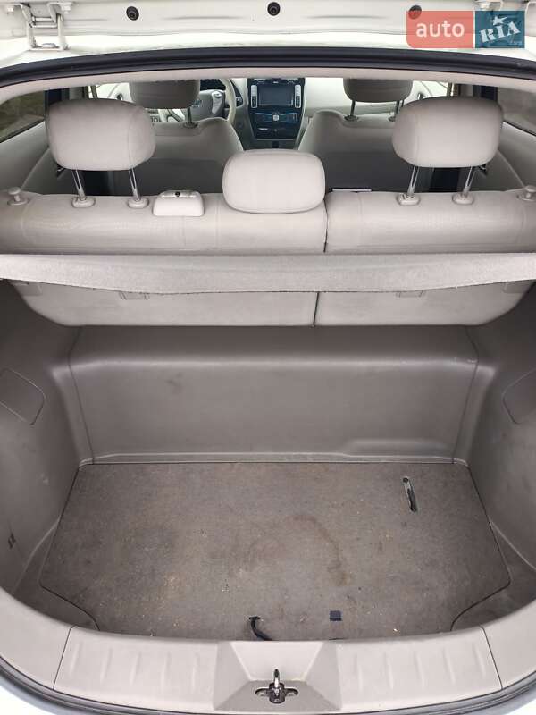 Хэтчбек Nissan Leaf 2012 в Березане