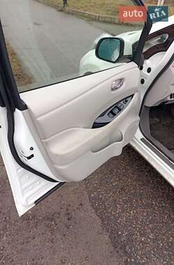 Хэтчбек Nissan Leaf 2012 в Березане
