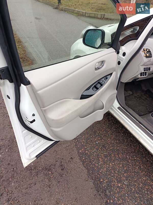 Хэтчбек Nissan Leaf 2012 в Березане