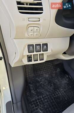 Хэтчбек Nissan Leaf 2012 в 