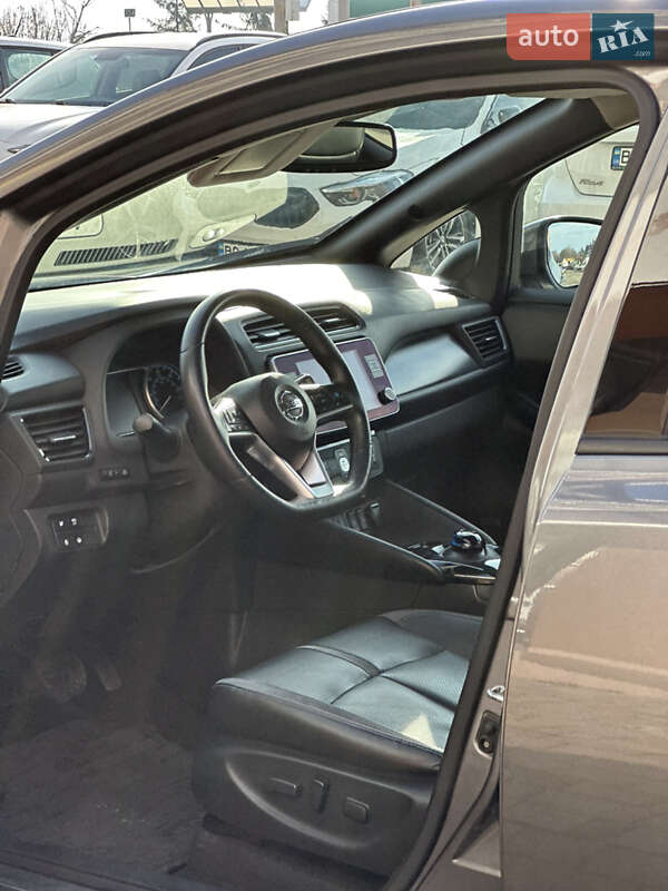 Хэтчбек Nissan Leaf 2021 в Тернополе