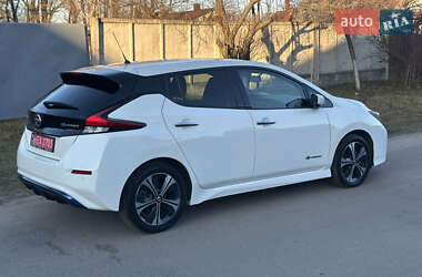 Хэтчбек Nissan Leaf 2019 в 