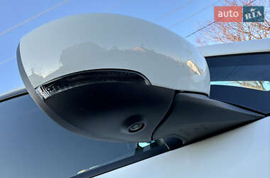 Хэтчбек Nissan Leaf 2019 в 