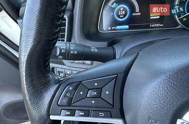 Хэтчбек Nissan Leaf 2019 в 