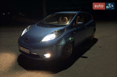 Хетчбек Nissan Leaf 2013 в 