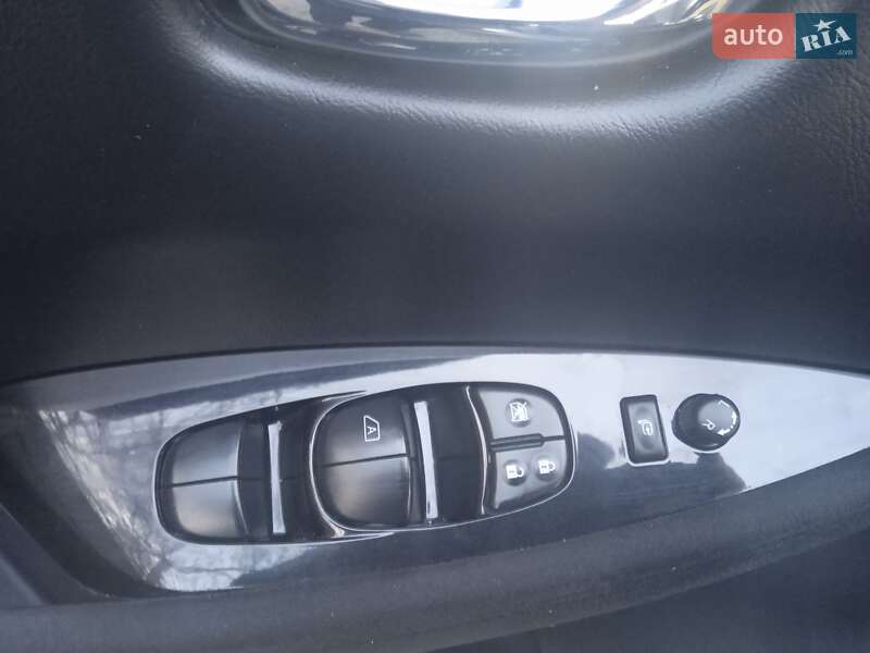 Хэтчбек Nissan Leaf 2015 в Тернополе