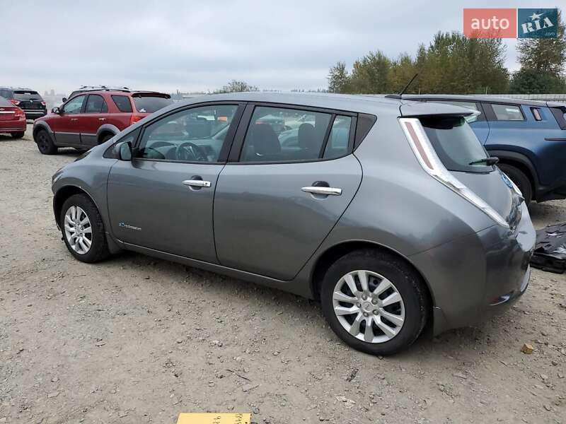 Хэтчбек Nissan Leaf 2015 в 