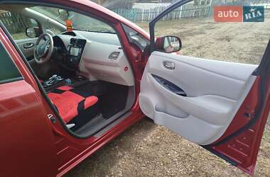 Хэтчбек Nissan Leaf 2012 в 