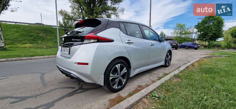 Хэтчбек Nissan Leaf 2021 в Днепре