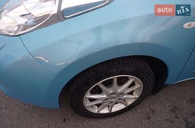 Хэтчбек Nissan Leaf 2015 в 