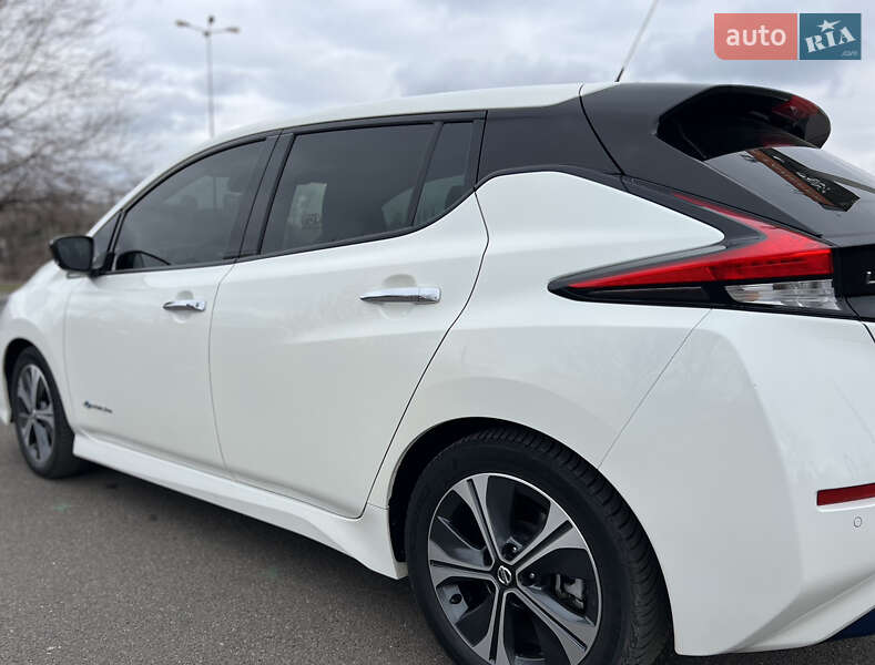 Хетчбек Nissan Leaf 2018 в Кривому Розі