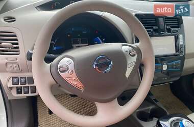 Хэтчбек Nissan Leaf 2011 в 