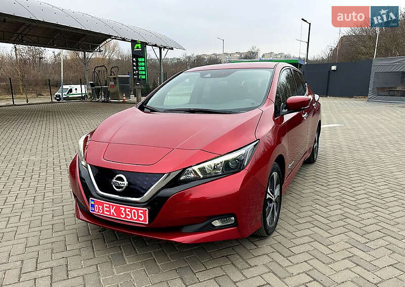 Хэтчбек Nissan Leaf 2018 в 