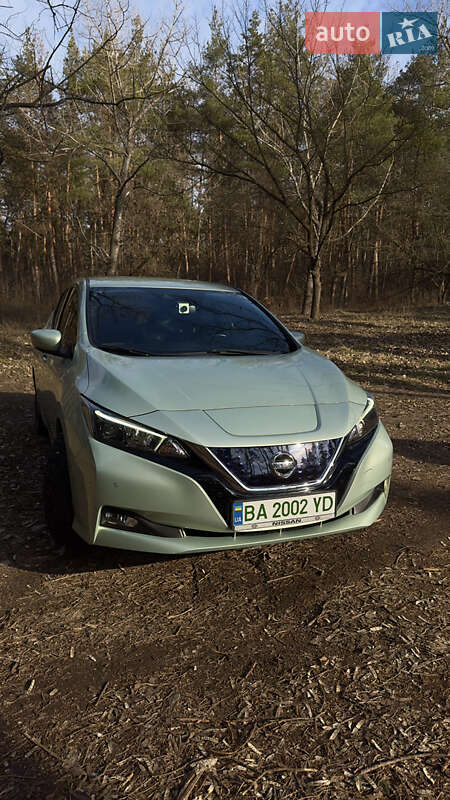 Хэтчбек Nissan Leaf 2018 в 