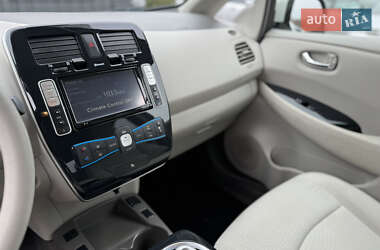 Хэтчбек Nissan Leaf 2012 в 