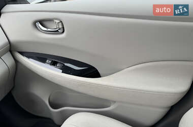 Хэтчбек Nissan Leaf 2012 в 