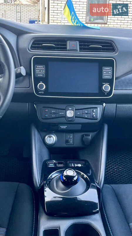 Хэтчбек Nissan Leaf 2020 в Киеве