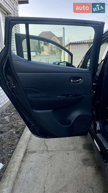 Хэтчбек Nissan Leaf 2020 в Киеве