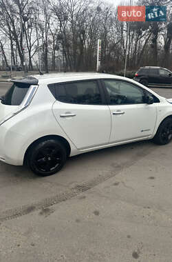 Хэтчбек Nissan Leaf 2017 в 