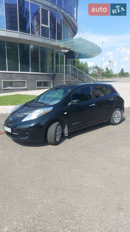 Хетчбек Nissan Leaf 2013 в Запоріжжі