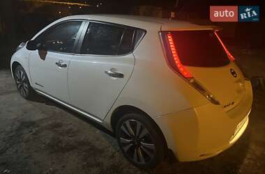 Хетчбек Nissan Leaf 2014 в 
