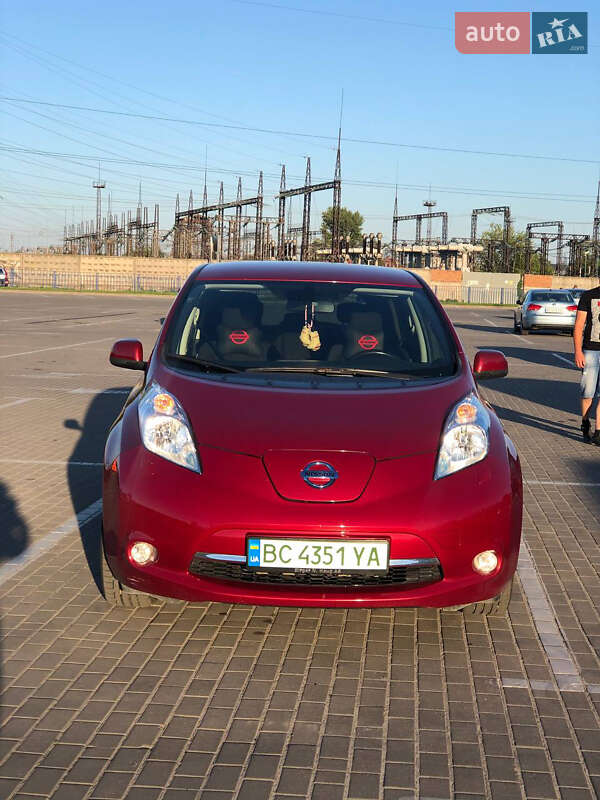 Хэтчбек Nissan Leaf 2014 в Львове