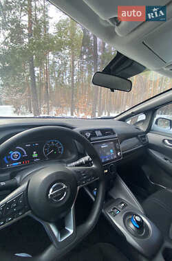 Хэтчбек Nissan Leaf 2022 в 