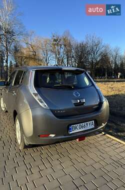 Хэтчбек Nissan Leaf 2014 в Ровно