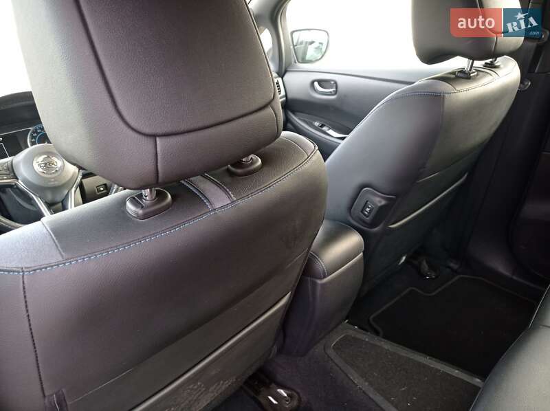 Хетчбек Nissan Leaf 2018 в Дніпрі
