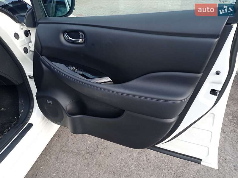 Хетчбек Nissan Leaf 2018 в Дніпрі
